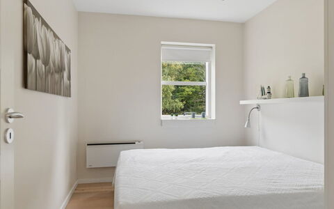 Evtim - 275M from the Sea: Muur, Flooring, Slaapkamer, Verdieping, Hout, Interieur Ontwerp, Bed, Plafond, Bedding, Huis