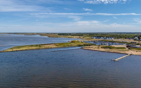 Zuhra - 50M to the Fjord: Watervoorraden, Water, Zwemwater, Kust, Waterweg, Kust En Oceanic Landvormen, Natuurlijk Landschap, Bank, Horizon, Kanaal