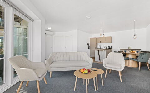 Alban - 50M to the Fjord: Meubilair, Interieur Ontwerp, Flooring, Verdieping, Hout, Plafond, Woonkamer, Bankstel, Tafel, Kamer