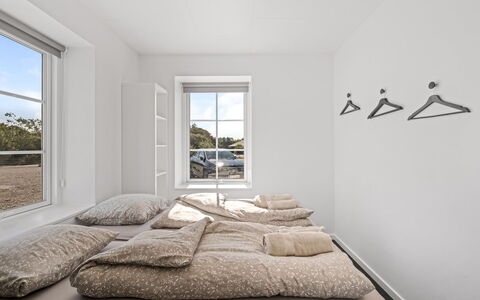 Apsolon - 50M to the Fjord: Muur, Hout, Slaapkamer, Verdieping, Plafond, Interieur Ontwerp, Flooring, Bed, Huis, Laken