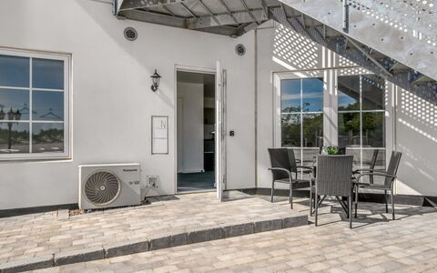 Apsolon - 50M to the Fjord: Huis, Samengesteld Materiaal, Deur, Trap, Leuning, Beton, Schaduw, Landgoed, Balkon, Dek