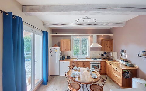 Moun Pantai: Meubilair, Interieur Ontwerp, Flooring, Keuken, Countertop, Hout, Verdieping, Plafond, Stoel, Kamer