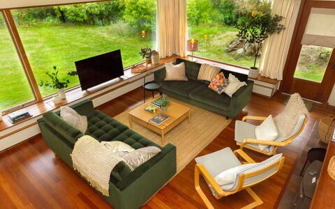 Mam Mor Lodge: Meubilair, Interieur Ontwerp, Bankstel, Flooring, Verdieping, Woonkamer, Hout, Kamer, Huis, Tafel