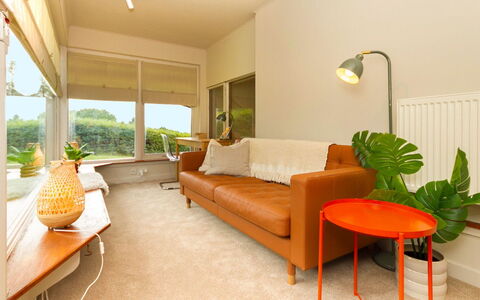 Mam Mor Lodge: Meubilair, Interieur Ontwerp, Flooring, Verdieping, Bankstel, Hout, Woonkamer, Verlichting, Kamer, Huis