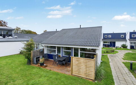 Kielo - 700M from the Sea: Huis, Woongebied, Huis, Dak, Schaduw, Verblijf, Gazon, Landgoed, Werf, Tuin