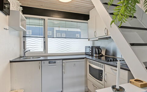 Kielo - 700M from the Sea: Interieur Ontwerp, Flooring, Verdieping, Keuken, Meubilair, Plafond, Countertop, Kamer, Major Appliance, Toestel Van De Keuken