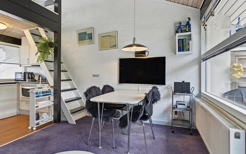Kielo - 700M from the Sea: Interieur Ontwerp, Flooring, Plafond, Meubilair, Verdieping, Kamer, Verlichting, Appartement, Woonkamer, Stoel