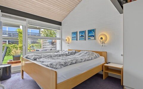 Kielo - 700M from the Sea: Interieur Ontwerp, Appartement, Plafond, Kamer, Hardwood, Beits, Ontwerp, Hotel, Slaapkamer, Daylighting