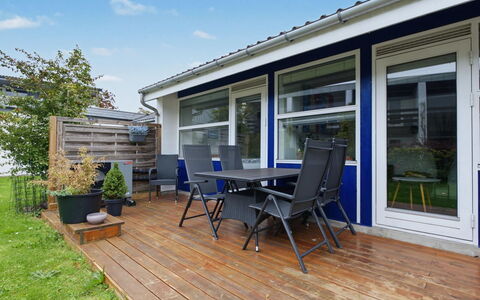Kielo - 700M from the Sea: Hout, Meubilair, Deur, Schaduw, Buitenmeubels, Stoel, Dek, Hardwood, Veranda, Beits