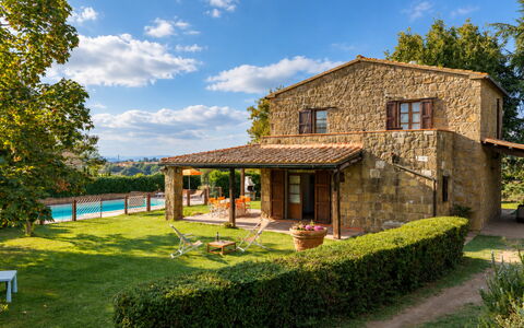 Ortale a Pitigliano with Pool: Verblijf, Boerderij, Tuin, Landgoed, Gazon, Werf, Villa, Landscaping, Backyard, Hacienda