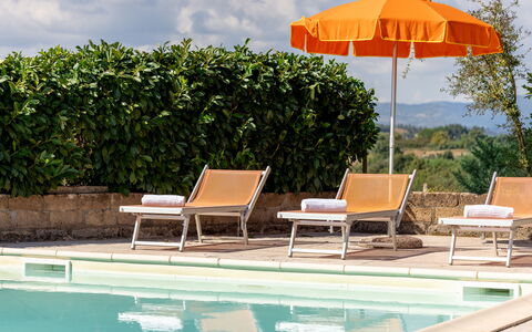 Ortale a Pitigliano with Pool: Buitenmeubels, Meubilair, Paraplu, Zwembad, Ligstoel, Stoel, Schaduw, Toevlucht, Buitentafel, Eco Hotel