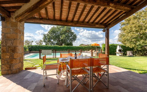 Ortale a Pitigliano with Pool: Hout, Meubilair, Buitenmeubels, Tuin, Zwembad, Schaduw, Toevlucht, Backyard, Eco Hotel, Stoel