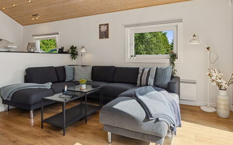 Elle: Meubilair, Bankstel, Interieur Ontwerp, Flooring, Woonkamer, Hout, Verdieping, Huis, Plafond