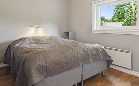 Elle: Bed, Slaapkamer, Hout, Bedding, Laken, Plafond, Interieur Ontwerp, Flooring, Verdieping, Bed Frame