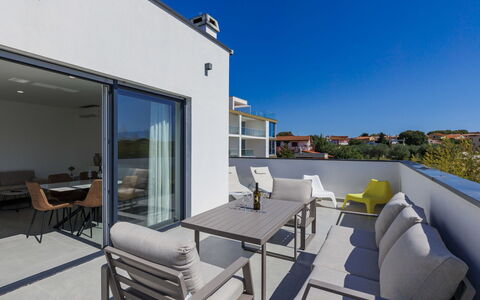 Level 4: Appartement, Stedelijk Ontwerp, Condominium, Balkon, Stoel, Buitenmeubels, Hotel, Penthouse, Aluminium