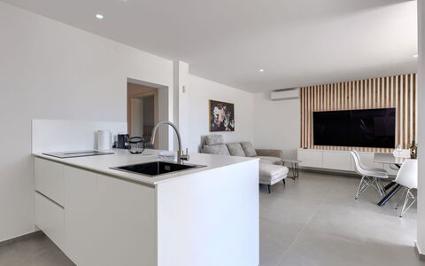 Level 4: Interieur Ontwerp, Flooring, Meubilair, Keuken, Countertop, Muur, Verdieping, Plafond, Hout, Kamer