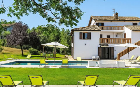 Villa Denise: Zwembad, Buitenmeubels, Tuin, Meubilair, Toevlucht, Schaduw, Eco Hotel, Backyard, Vrije Tijd, Stoel