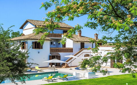 Villa Denise: Zwembad, Buitenmeubels, Tuin, Meubilair, Toevlucht, Schaduw, Eco Hotel, Backyard, Vrije Tijd, Stoel