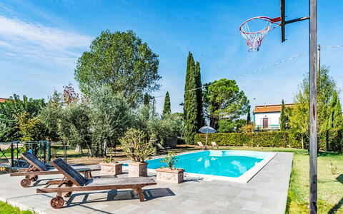 Podere degli Ulivi: Zwembad, Buitenmeubels, Tuin, Meubilair, Toevlucht, Schaduw, Eco Hotel, Backyard, Vrije Tijd, Stoel