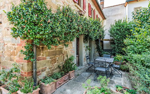 Podere degli Ulivi: Zwembad, Buitenmeubels, Tuin, Meubilair, Toevlucht, Schaduw, Eco Hotel, Backyard, Vrije Tijd, Stoel