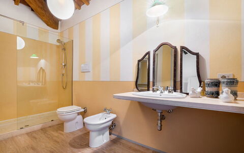 Villa Mare, Bolgheri: Flooring, Interieur Ontwerp, Verdieping, Loodgieterswerkinrichting, Plafond, Loodgieter, Kraan, Badkamer, Huis, Wastafel