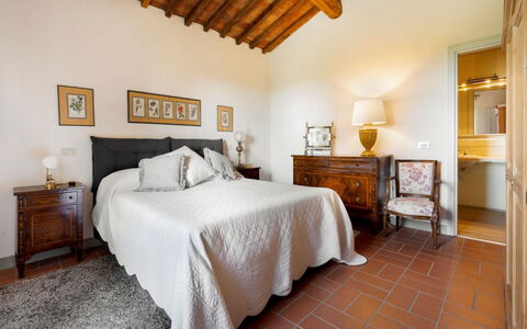 Villa Mare, Bolgheri: Meubilair, Bed, Flooring, Interieur Ontwerp, Slaapkamer, Muur, Verdieping, Kamer, Plafond, Laken