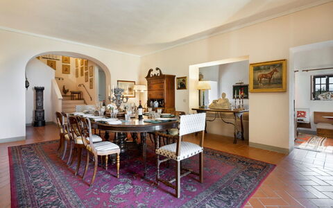 Villa Mare, Bolgheri: Meubilair, Interieur Ontwerp, Flooring, Muur, Verdieping, Eetkamer, Tafel, Hout, Plafond, Stoel