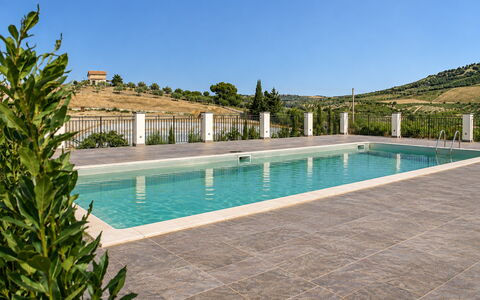 Casa Spassu: Zwembad, Flooring, Samengesteld Materiaal, Toevlucht, Tegel, Eco Hotel, Schaduw, Hacienda, Flagstone, Landgoed