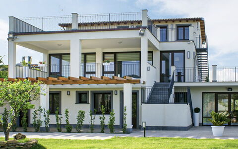 Casa Spassu: Huis, Woongebied, Veranda, Facade, Huis, Balkon, Deur, Landgoed, Villa, Schaduw