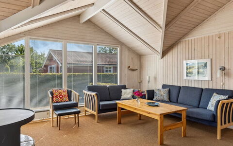 Aster - 100M from the Sea: Hout, Interieur Ontwerp, Plafond, Flooring, Meubilair, Verdieping, Bankstel, Huis, Woonkamer, Houten Vloer