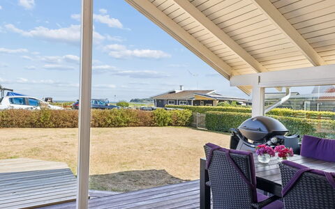 Aster - 100M from the Sea: Dak, Architectuur, Huis, Deur, Veranda, Schaduw, Dek, Landgoed, Verblijf, Hardwood