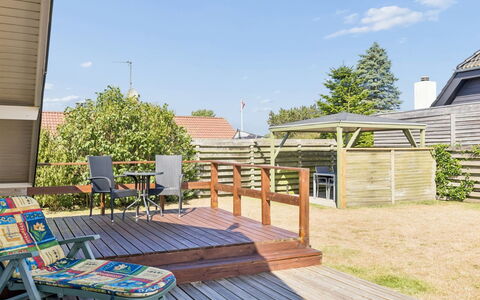 Aster - 100M from the Sea: Huis, Dek, Schaduw, Buitenmeubels, Eco Hotel, Veranda, Hardwood, Verblijf, Plank, Tuin