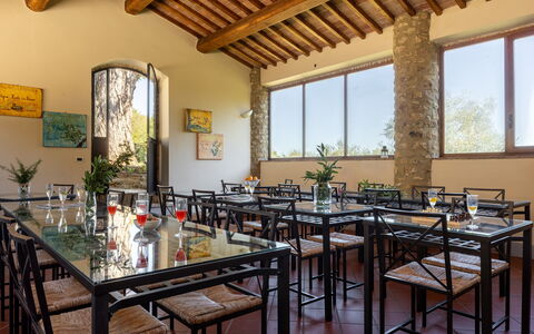 Croce di Bibbiano, San Gimignano View: Meubilair, Interieur Ontwerp, Tafel, Stoel, Kamer, Keuken En Eettafel, Plafond, Restaurant, Eetkamer, Linens