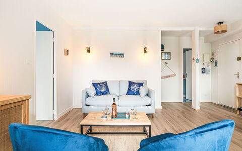 L'Emerillon: Meubilair, Interieur Ontwerp, Flooring, Hout, Verdieping, Bankstel, Plafond, Appartement, Kamer, Woonkamer