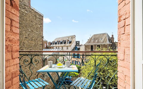 L'Emerillon: Appartement, Deur, Stoel, Balkon, Fiets, Kamerplant