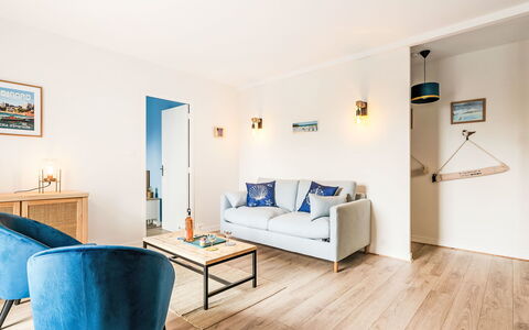 L'Emerillon: Meubilair, Interieur Ontwerp, Flooring, Muur, Verdieping, Hout, Bankstel, Kamer, Woonkamer, Plafond