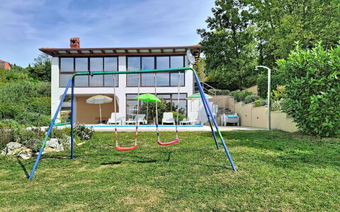 Pod Meloni: Tuin, Schaduw, Speeltoestel, Gazon, Landscaping, Backyard, Werf, Park, Villa, Kunstgras
