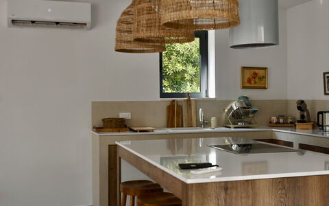 Grandpa Pouls Heritage, Heated Pool: Meubilair, Interieur Ontwerp, Hout, Lichte Inrichting, Plafond, Flooring, Countertop, Keuken, Verlichting, Verdieping