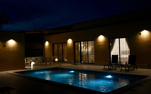 Grandpa Pouls Heritage, Heated Pool: Zwembad, Toevlucht, Verlichting, Flooring, Samengesteld Materiaal, Verdieping, Waterpartij, Nacht, Hotel, Thermae