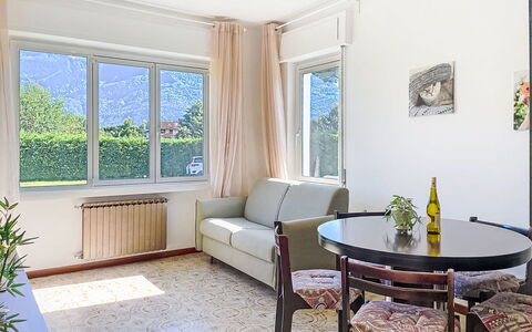 Carla: Meubilair, Interieur Ontwerp, Flooring, Verdieping, Plafond, Kamer, Bankstel, Tafel, Verlichting, Woonkamer