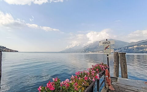 Casa al Lago: Lucht, Bergachtig Landvormen, Water, Zwemwater, Berg, Wolk, Bergketen, Kust En Oceanic Landvormen, Heuvel, Zee