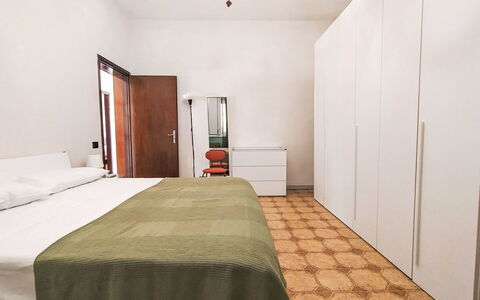 Sorella Lina: Flooring, Verdieping, Meubilair, Interieur Ontwerp, Hout, Slaapkamer, Bed, Kamer, Verlichting, Laken