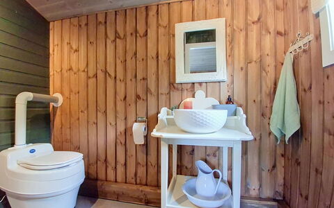 Porsmyr: Hout, Wc Bril, Badkamer, Flooring, Loodgieterswerkinrichting, Interieur Ontwerp, Toilet, Verdieping, Loodgieter, Kamer
