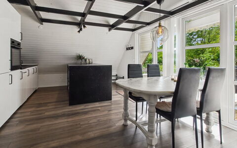 Terttu - 30Km from the Sea: Meubilair, Interieur Ontwerp, Flooring, Verdieping, Houten Vloer, Hout, Plafond, Lichte Inrichting, Verlichting, Tafel