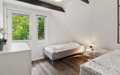 Terttu - 30Km from the Sea: Hout, Flooring, Verdieping, Plafond, Interieur Ontwerp, Houten Vloer, Huis, Slaapkamer, Hardwood, Kamer