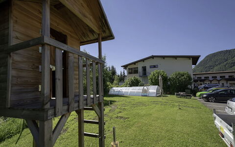Sankt Ulrich am Pillersee 648: Verblijf, Gazon, Werf, Blokhut, Veranda, Backyard, Hardwood, Outdoor Structuur, Garden Gebouwen, Schuur