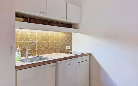Sankt Ulrich am Pillersee 648: Keuken, Countertop, Toestel Van De Keuken, Major Appliance, Hout, Interieur Ontwerp, Gootsteen, Flooring, Cabinetry, Verdieping
