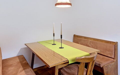Sankt Ulrich am Pillersee 648: Meubilair, Flooring, Hout, Interieur Ontwerp, Verdieping, Tafel, Verlichting, Keuken En Eettafel, Beits, Eetkamer