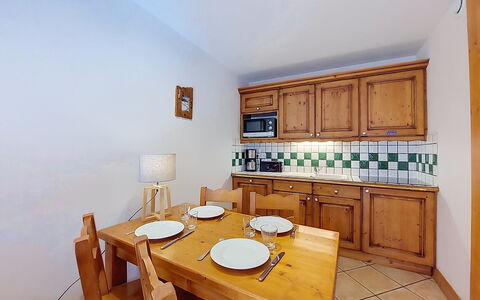 Le Hameau des Airelles: Appartement, Toevlucht, Zwembad, Condominium, Balkon, Hotel, Eco Hotel, Villa, Kamerplant