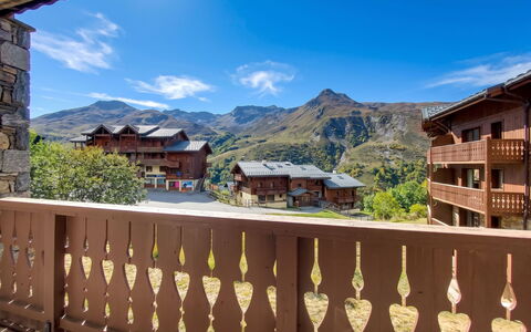Le Hameau des Airelles: Appartement, Toevlucht, Zwembad, Condominium, Balkon, Hotel, Eco Hotel, Villa, Kamerplant